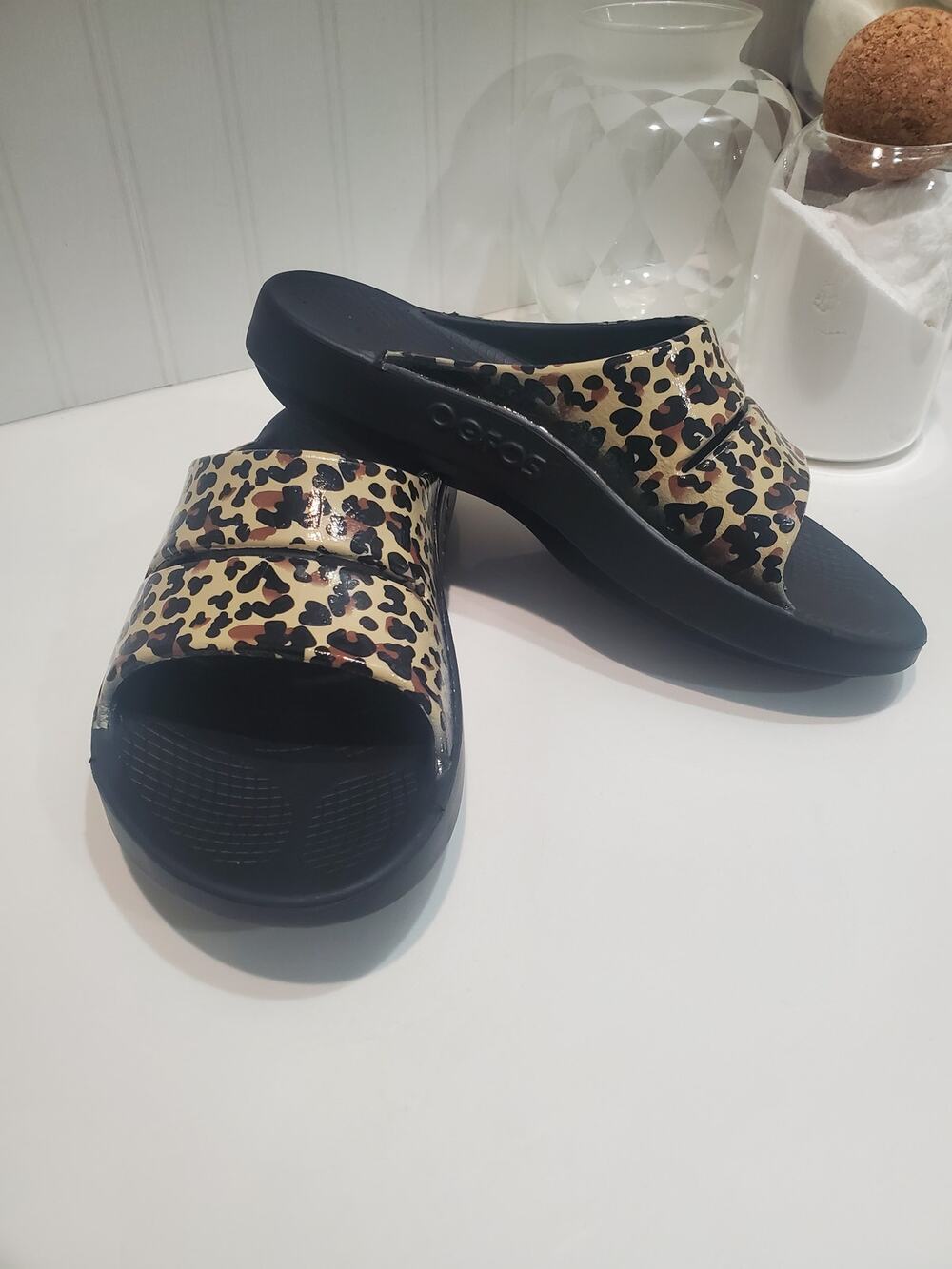 Oofos OOahh Leopard Slides size 10